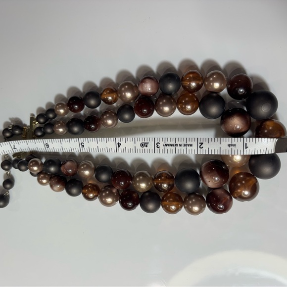 2-layer Plastic Bead Necklace - Picture 10 of 11